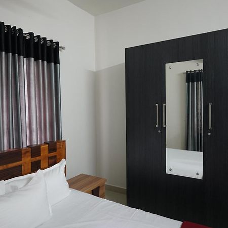 Swapna Home Suites Nedumbassery Ngoại thất bức ảnh